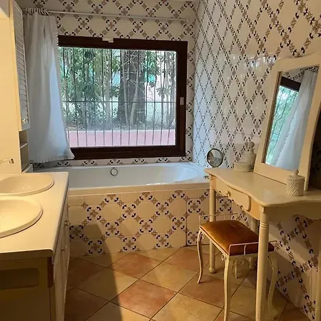 Spacieuse A Avec Piscine Privee, Ideale Pour Familles Villa